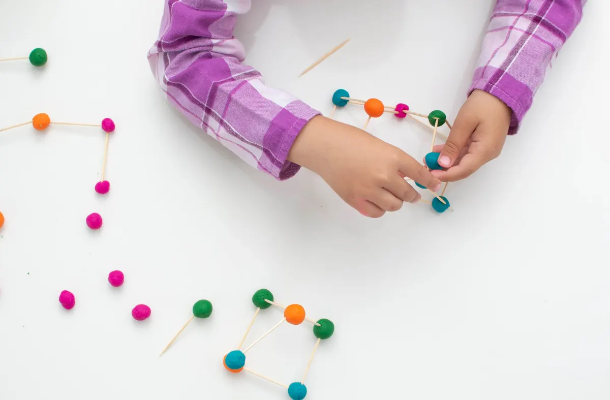 Motricidad fina y aprendizaje de 3 a 5 años: qué es y por qué importa